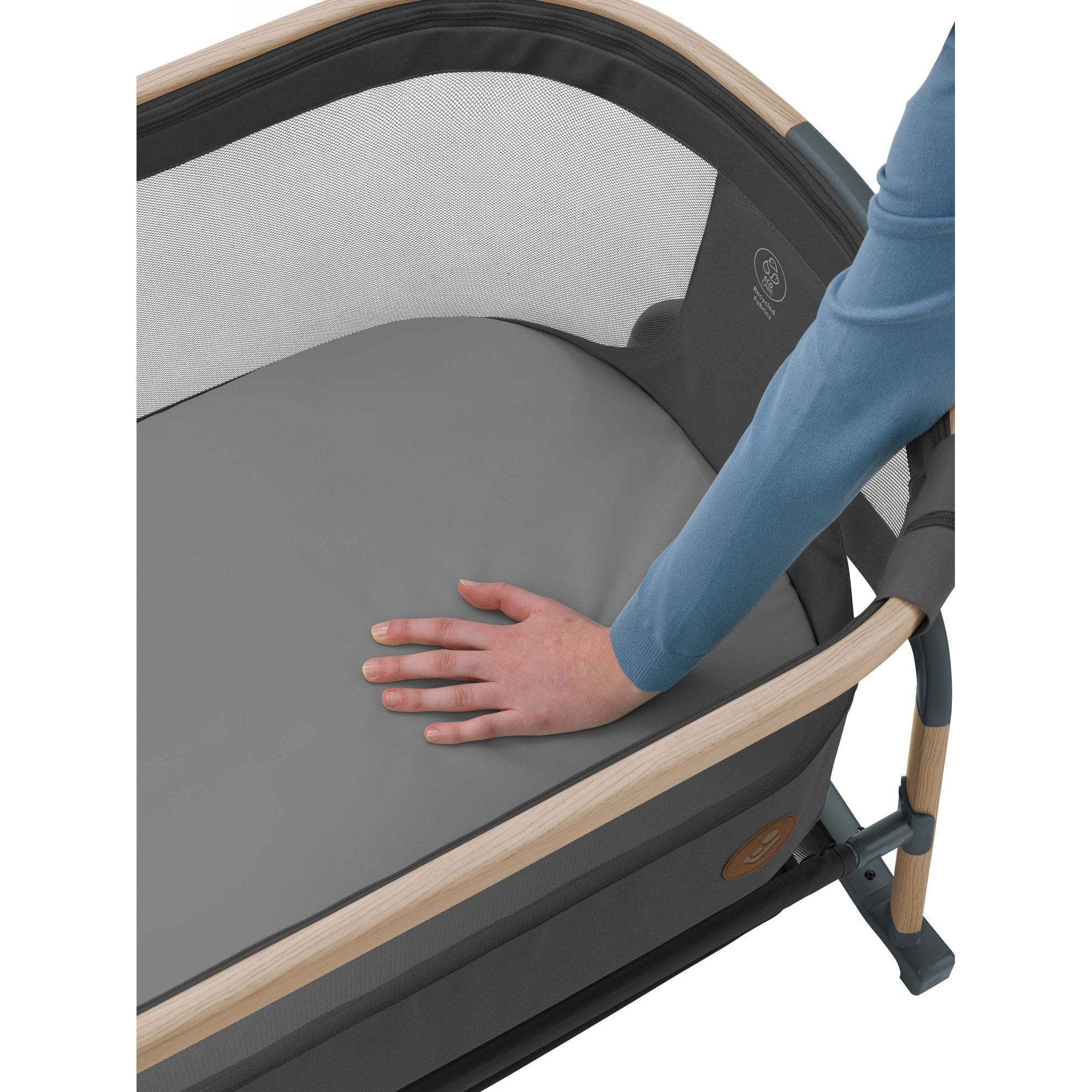 Maxi Cosi Iora Air Co-Sleeping Crib Beyond Graphite