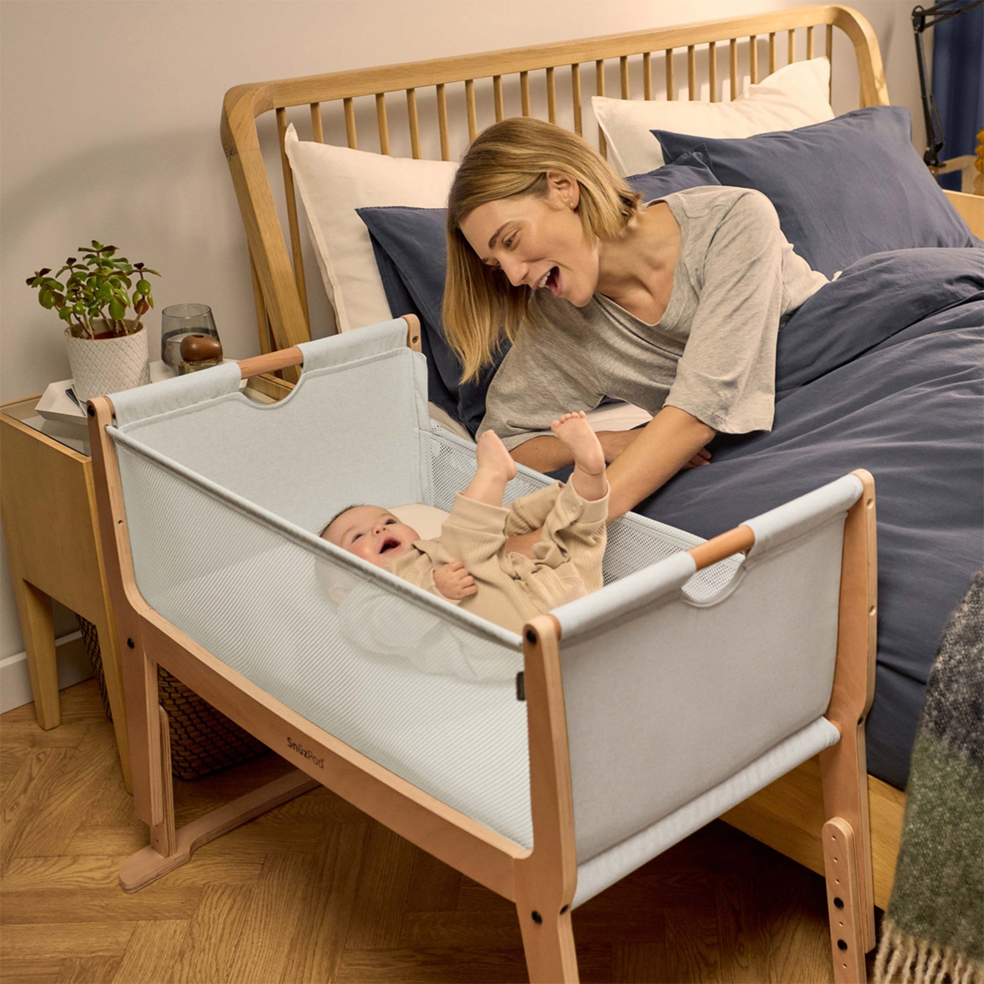 SNUZ SnuzPod Studio Bedside Crib Stockholm Natural