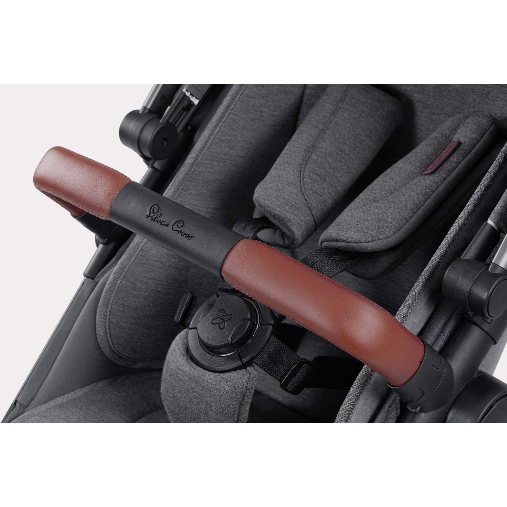 Silver Cross Wave 3 Pram + Ultimate Pack Lunar