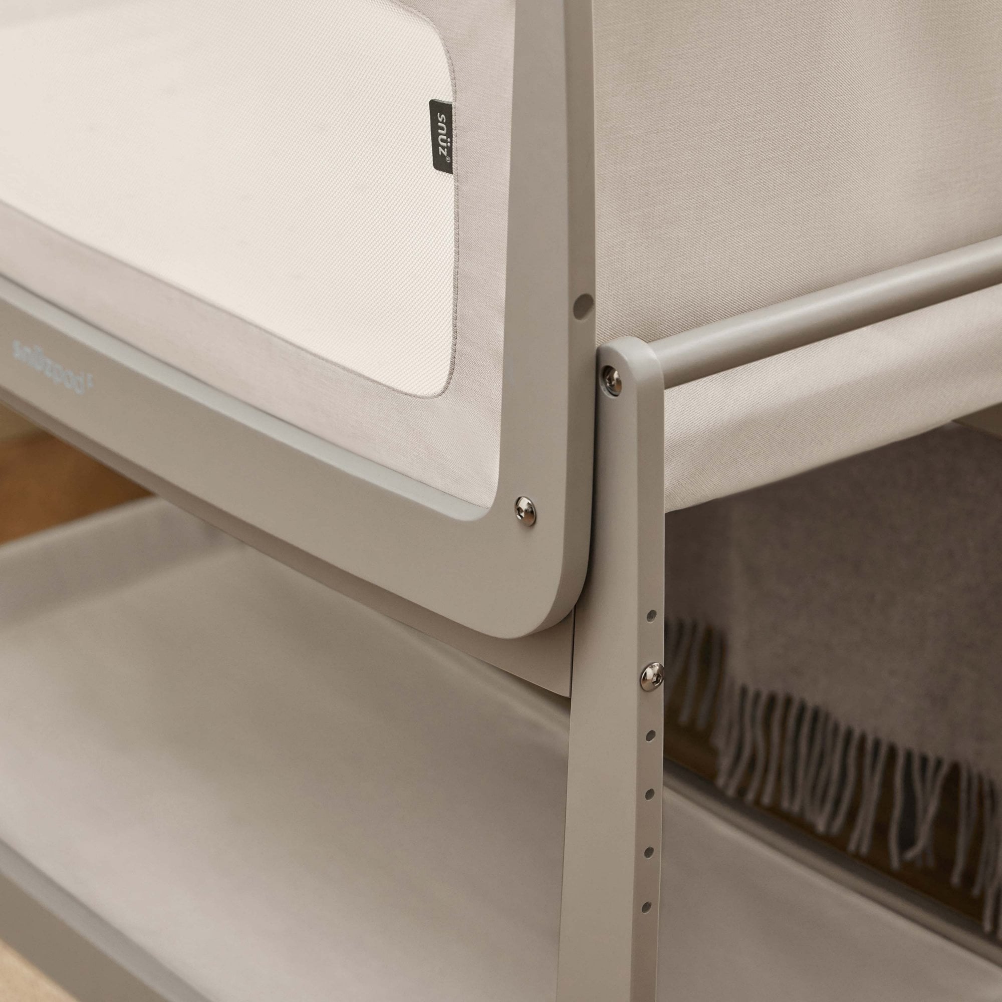 Snuz Snuzpod 5 Bedside Crib Pebble