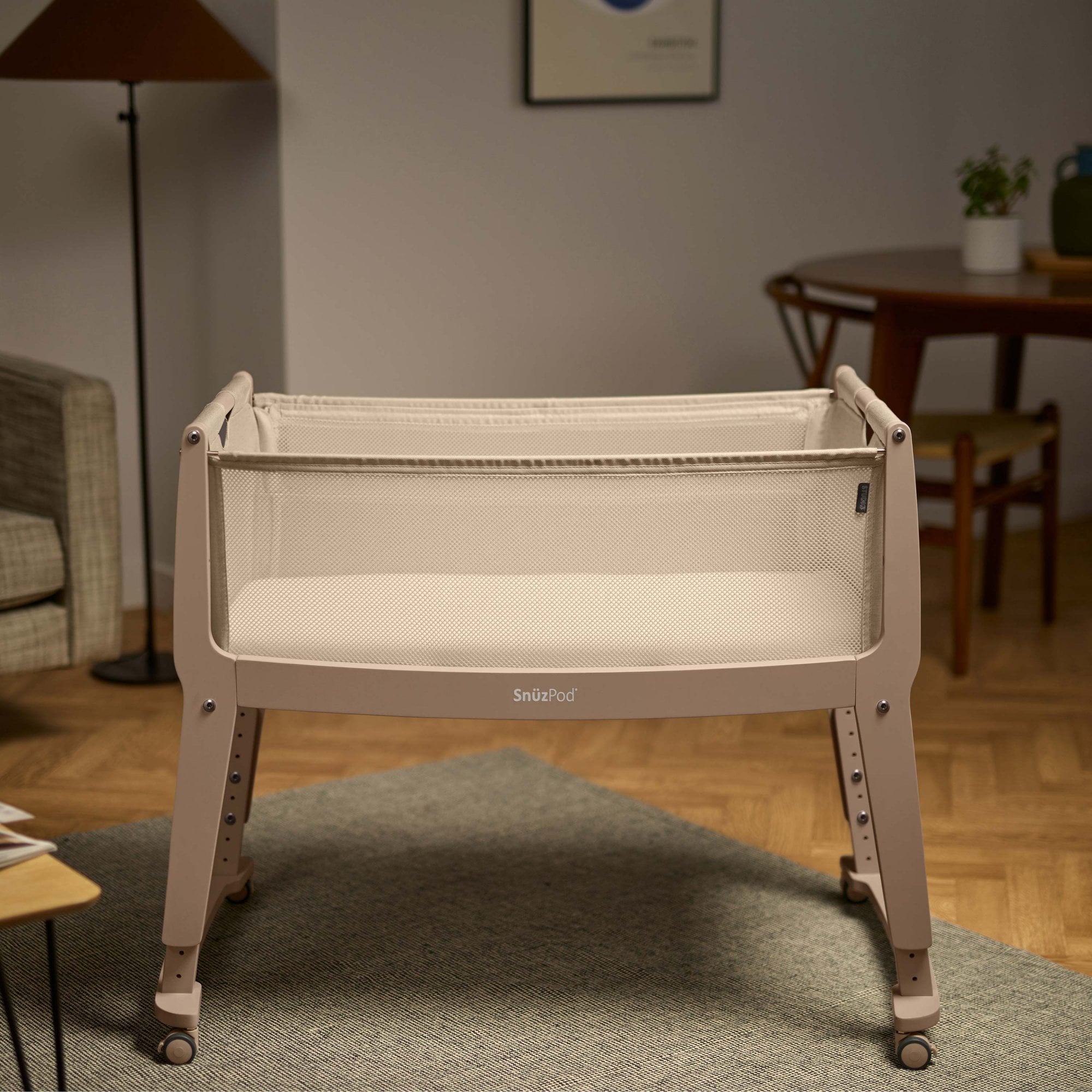 SNUZ SnuzPod Studio Milan Bedside Crib Mocha